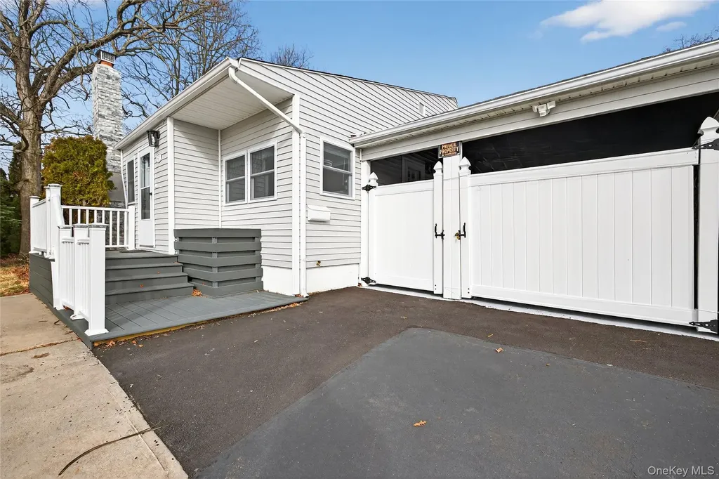 47 Weeks Road North Babylon NY 11703