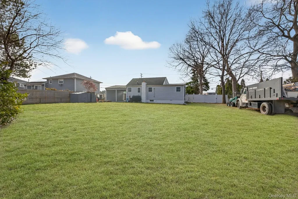 47 Weeks Road North Babylon NY 11703
