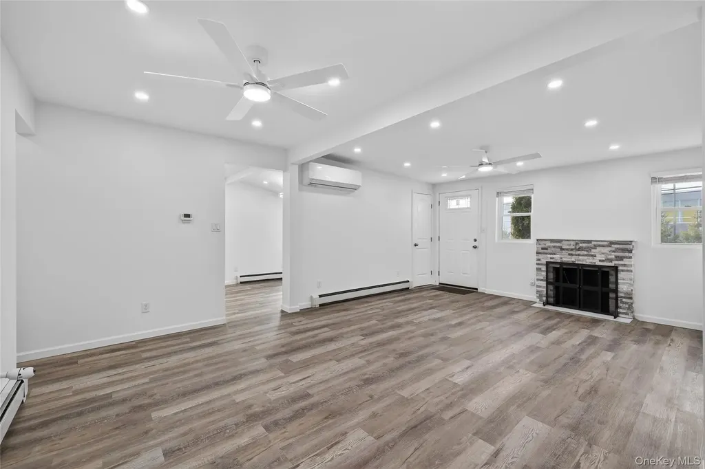 47 Weeks Road North Babylon NY 11703