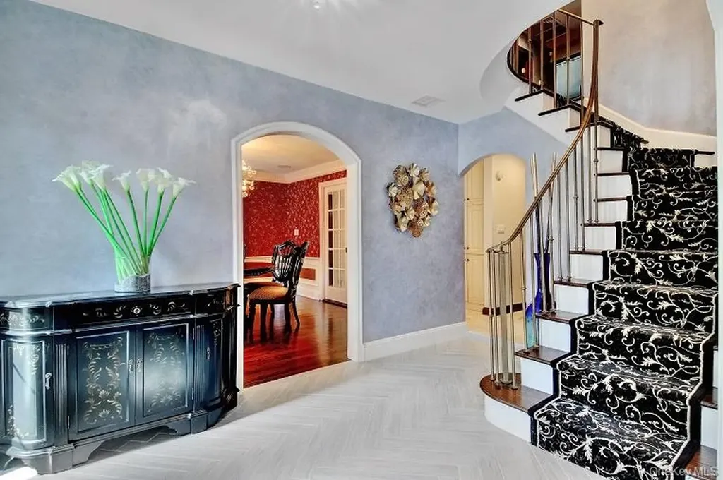 15 Hilltop Drive Manhasset NY 11030