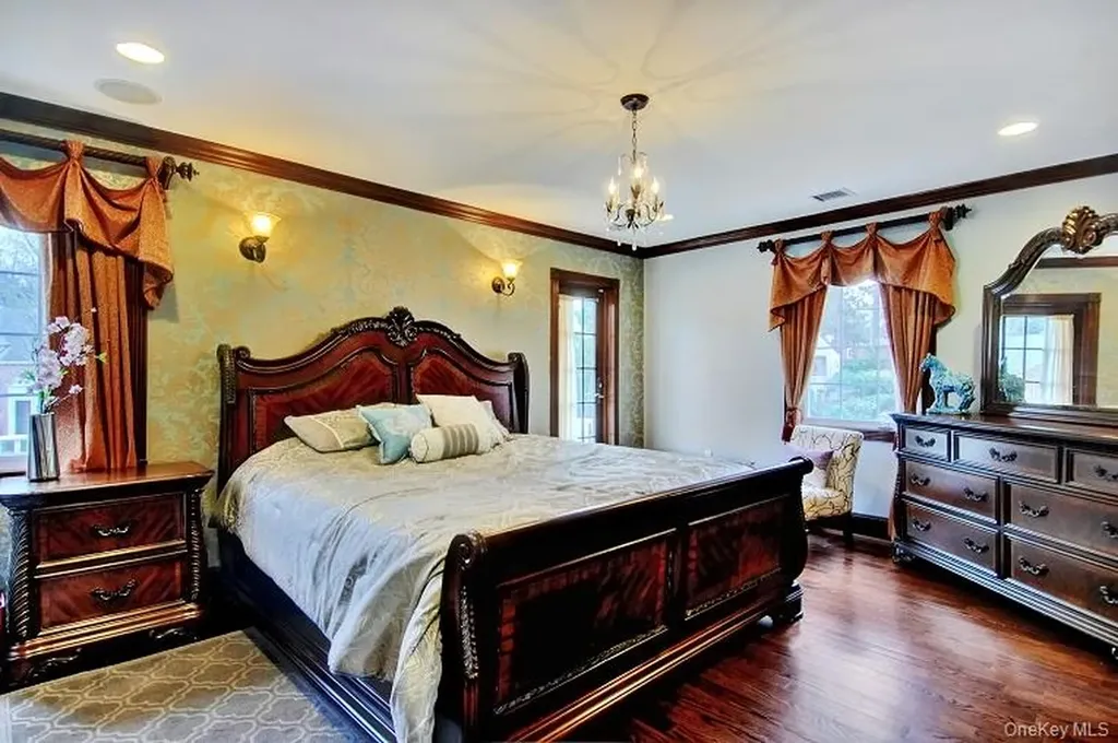 15 Hilltop Drive Manhasset NY 11030