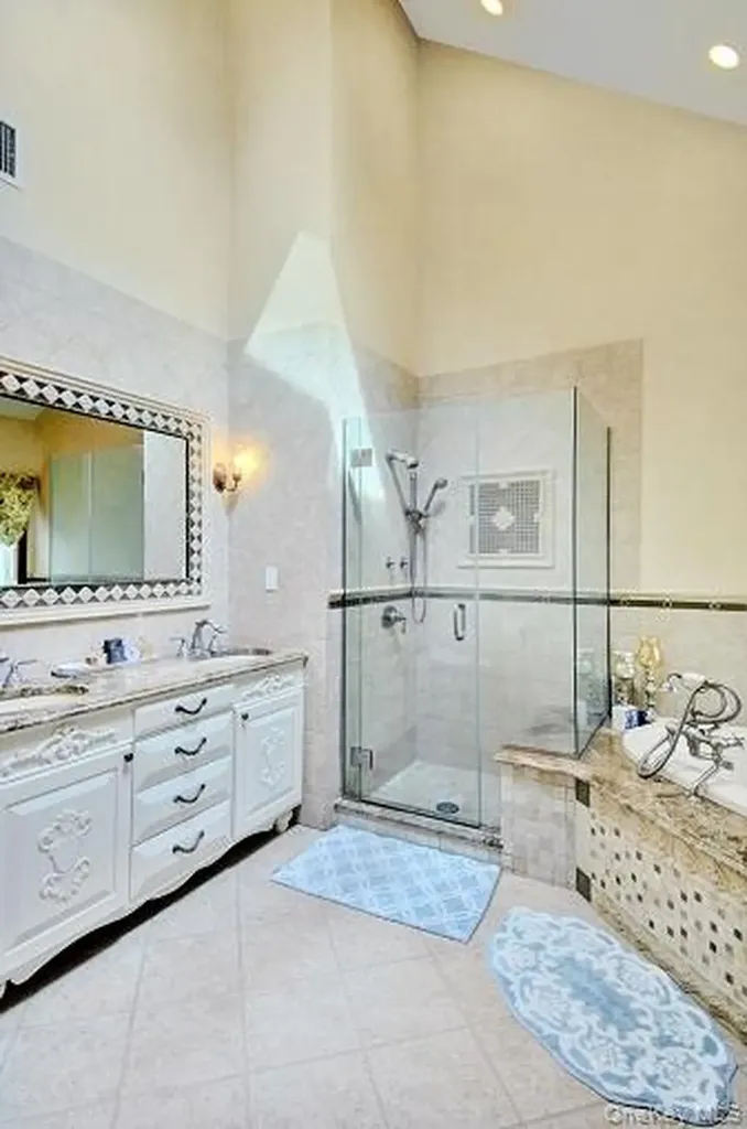 15 Hilltop Drive Manhasset NY 11030