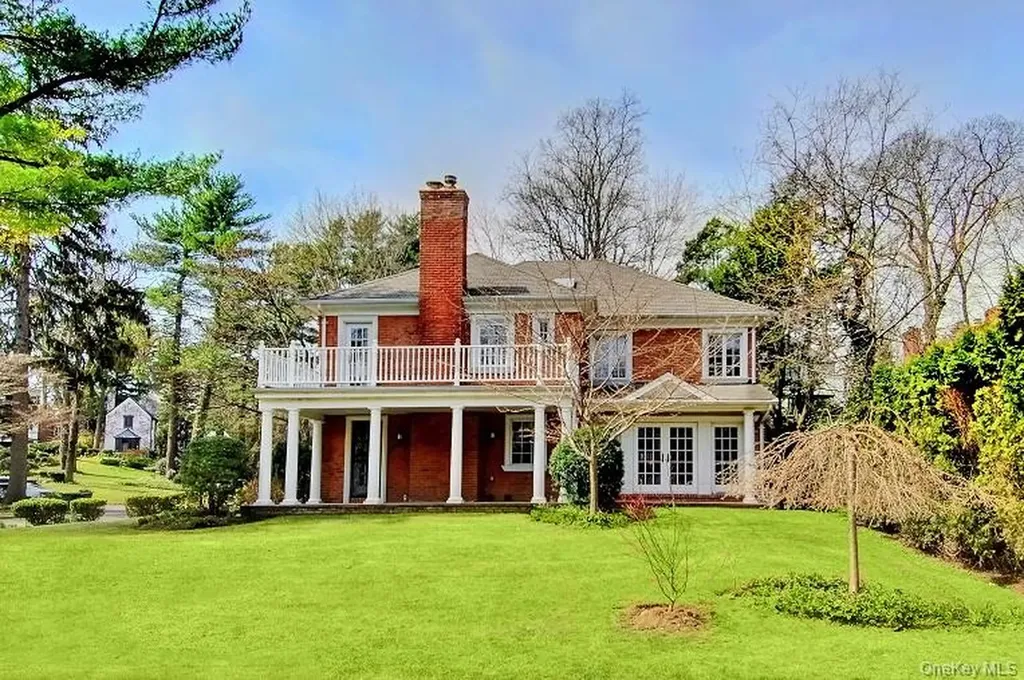 15 Hilltop Drive Manhasset NY 11030