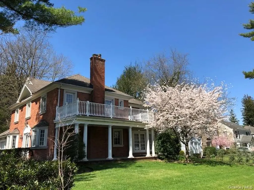15 Hilltop Drive Manhasset NY 11030