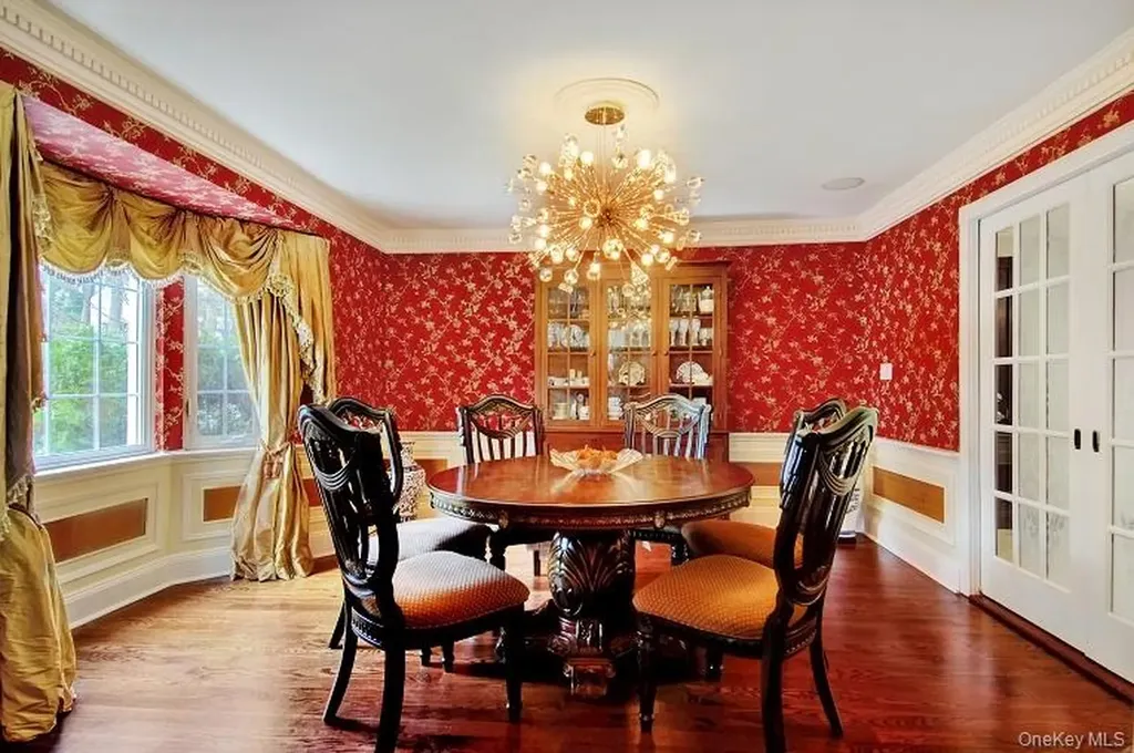 15 Hilltop Drive Manhasset NY 11030