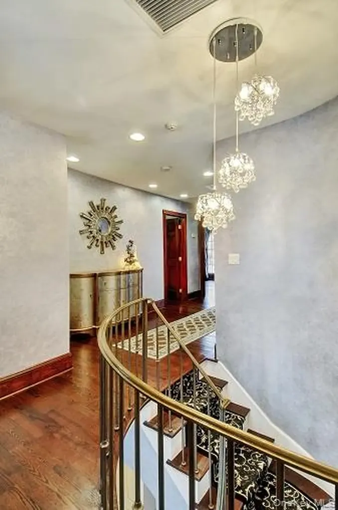 15 Hilltop Drive Manhasset NY 11030