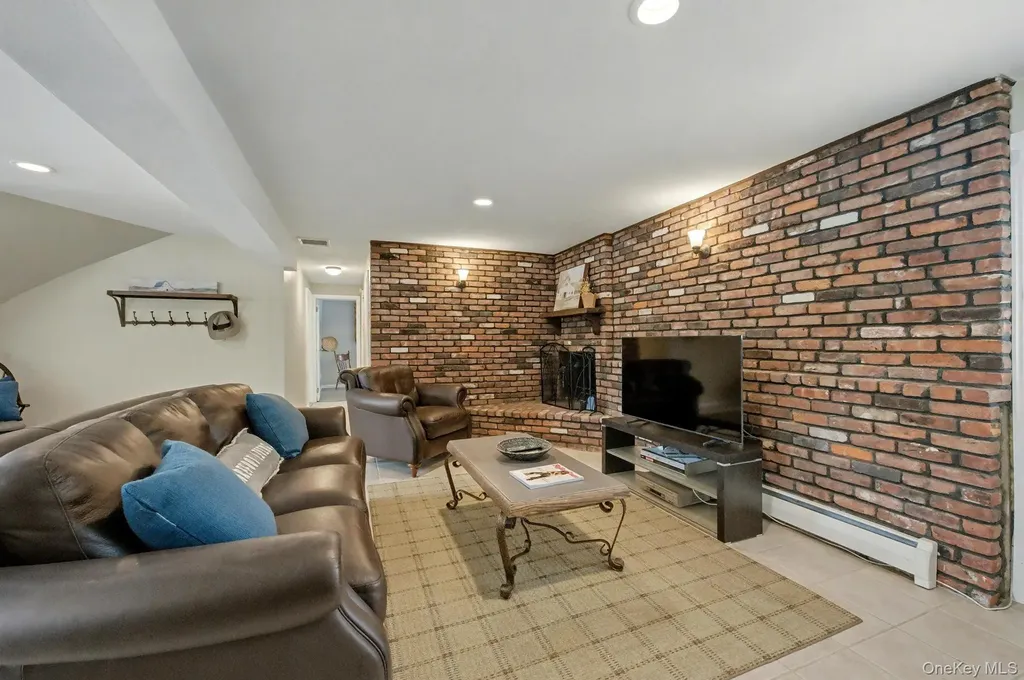 31 Marshmallow Drive Commack NY 11725