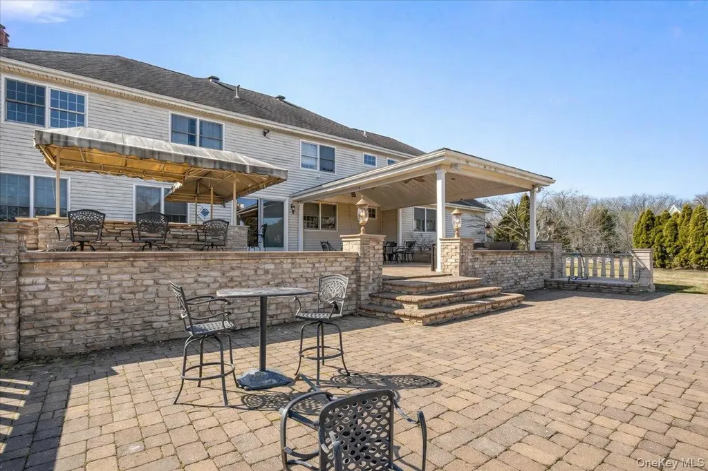 22 Turnberry Court Dix Hills NY 11746