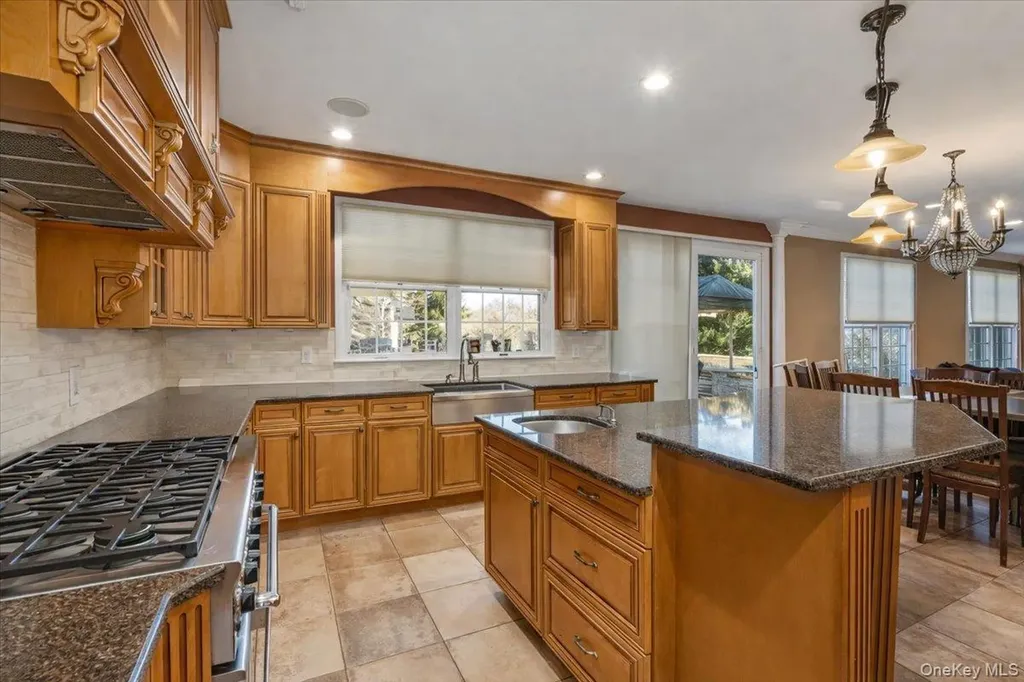 22 Turnberry Court Dix Hills NY 11746