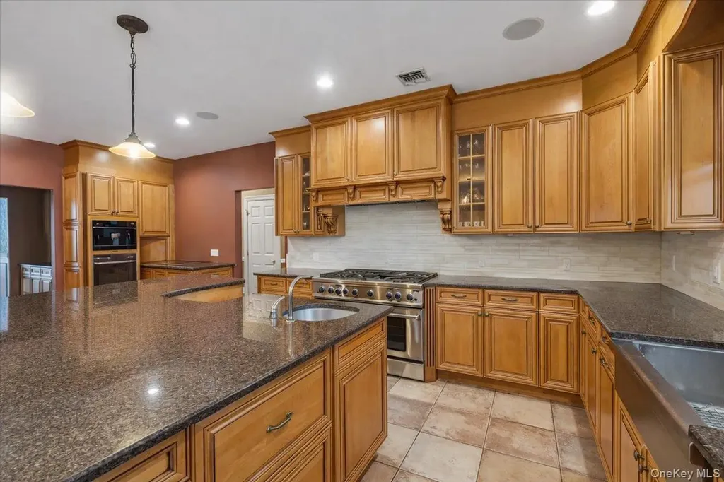 22 Turnberry Court Dix Hills NY 11746