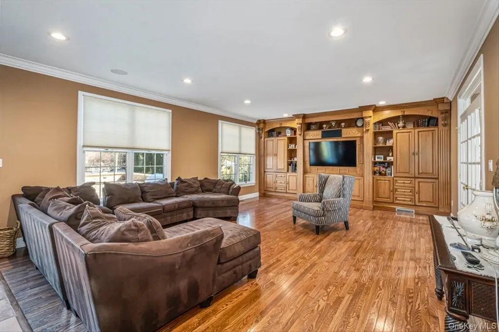 22 Turnberry Court Dix Hills NY 11746