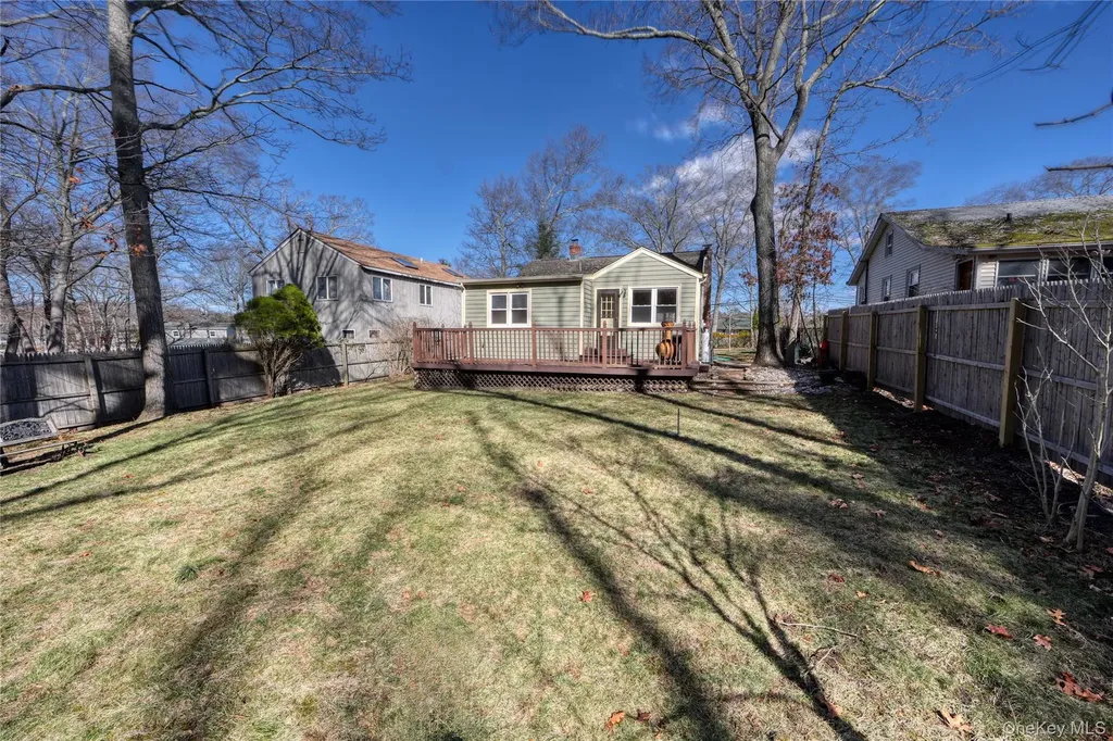 180 Lakeside Trail Ridge NY 11961