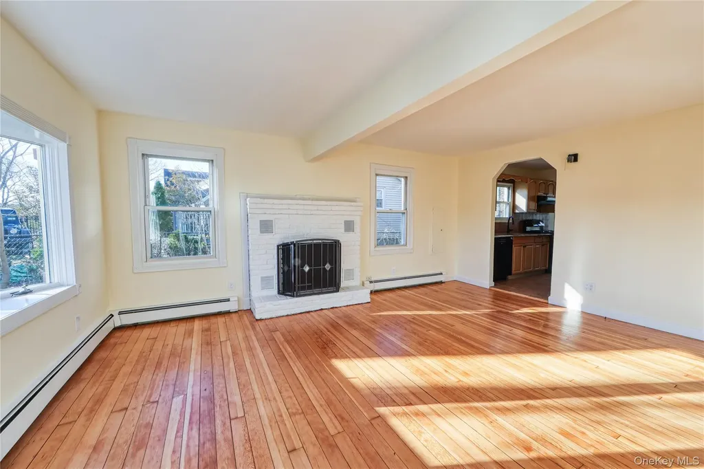 180 Lakeside Trail Ridge NY 11961