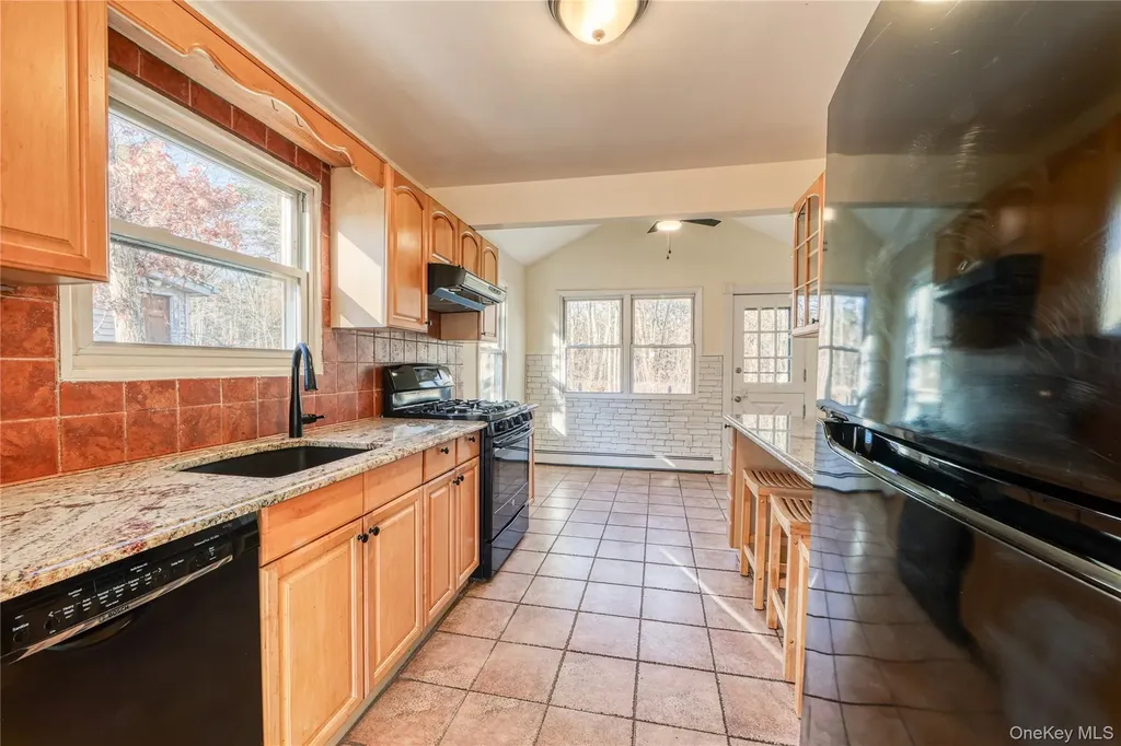 180 Lakeside Trail Ridge NY 11961