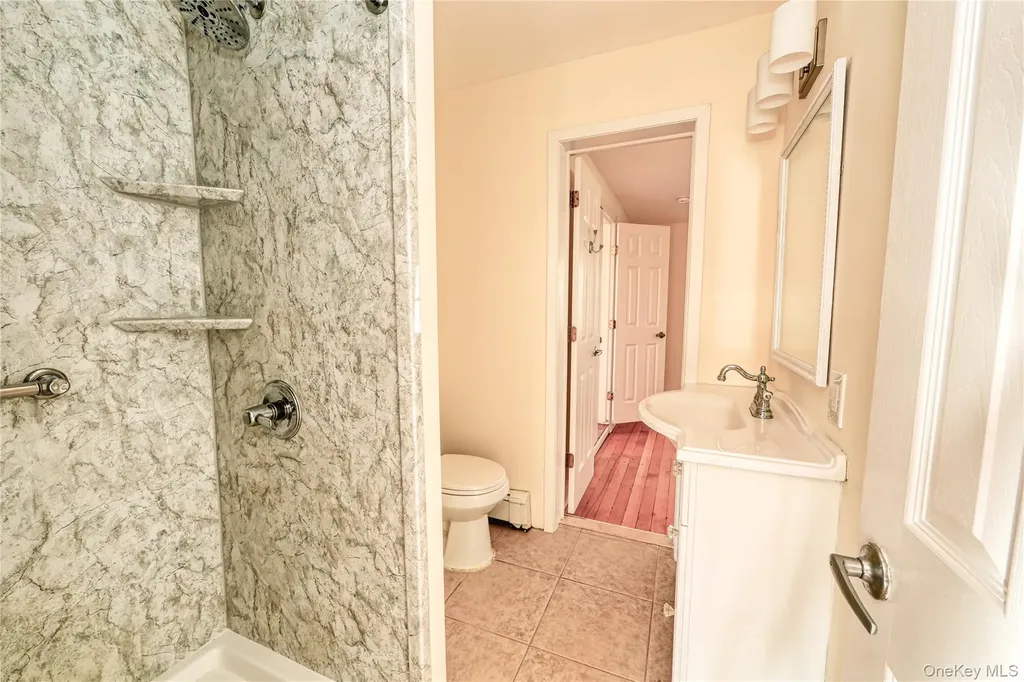 180 Lakeside Trail Ridge NY 11961