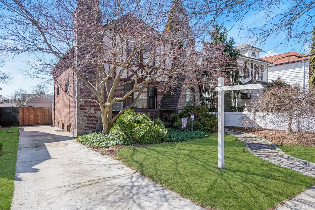 157-10 46th Avenue Flushing NY 11355