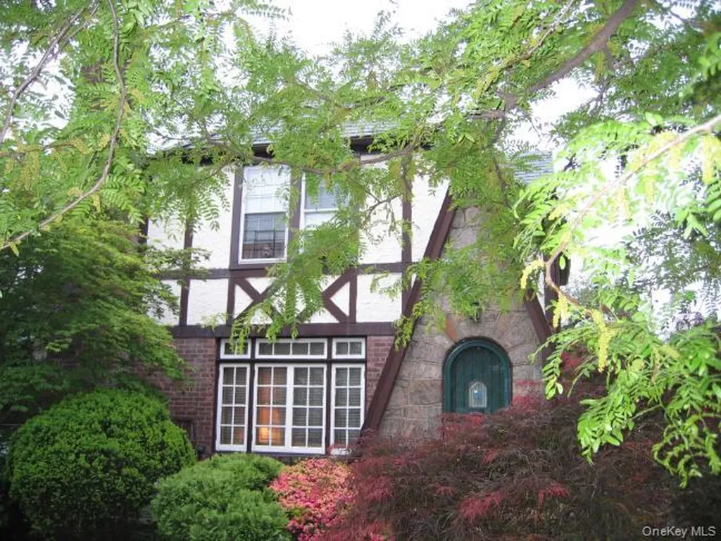 157-10 46th Avenue Flushing NY 11355