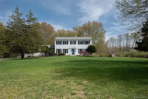 6 Eisenhower Court Hopewell Junction NY 12533