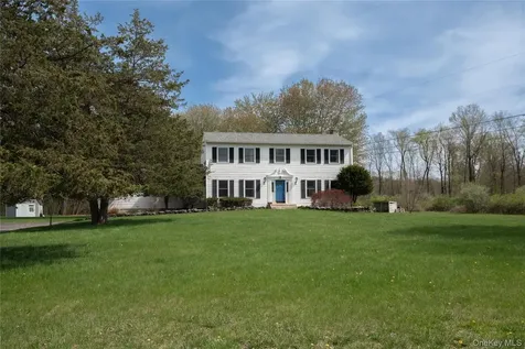 6 Eisenhower Court Hopewell Junction NY 12533