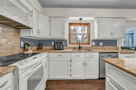 6 Eisenhower Court Hopewell Junction NY 12533