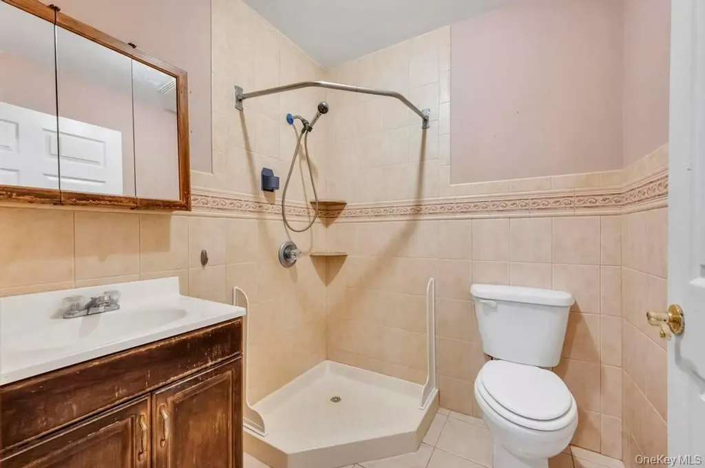 33 Pond Lane Levittown NY 11756