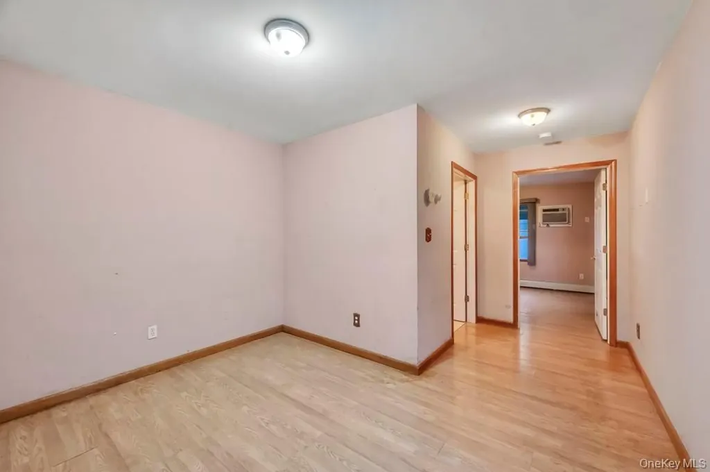 33 Pond Lane Levittown NY 11756