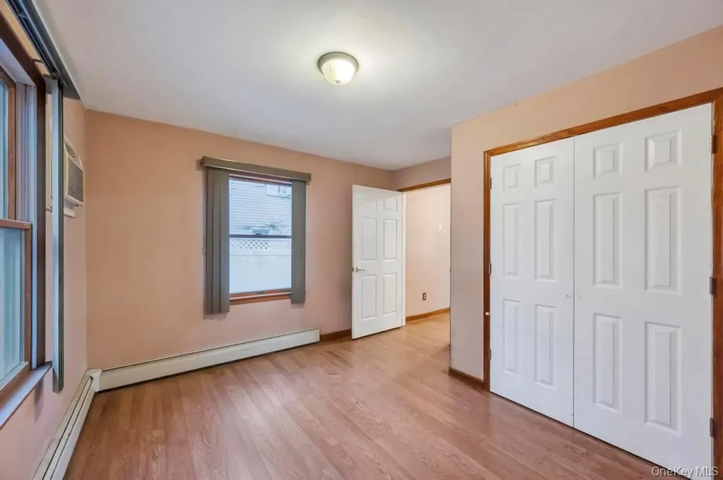 33 Pond Lane Levittown NY 11756