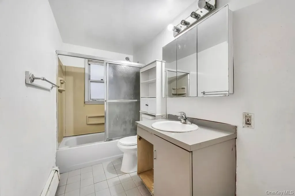 33 Pond Lane Levittown NY 11756