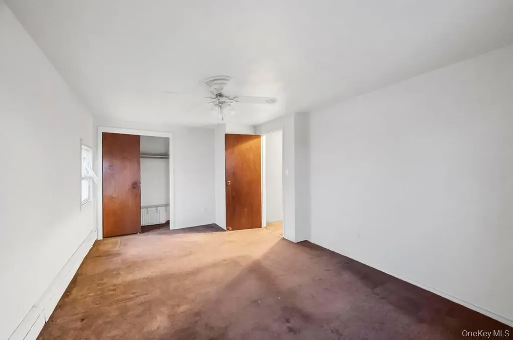 33 Pond Lane Levittown NY 11756