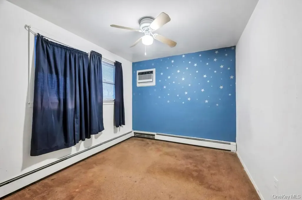 33 Pond Lane Levittown NY 11756