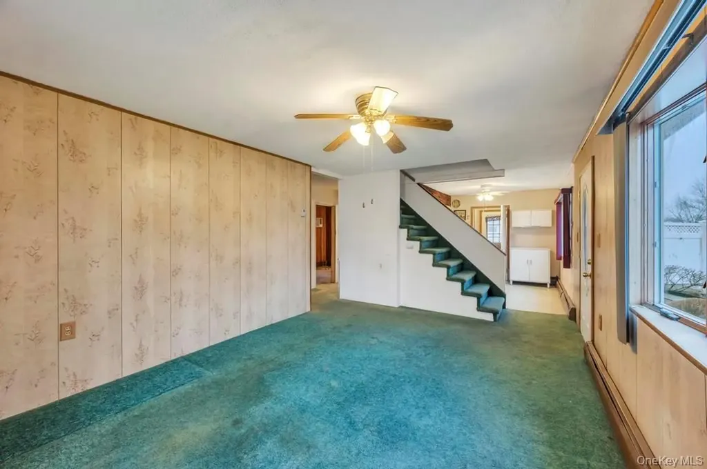 33 Pond Lane Levittown NY 11756
