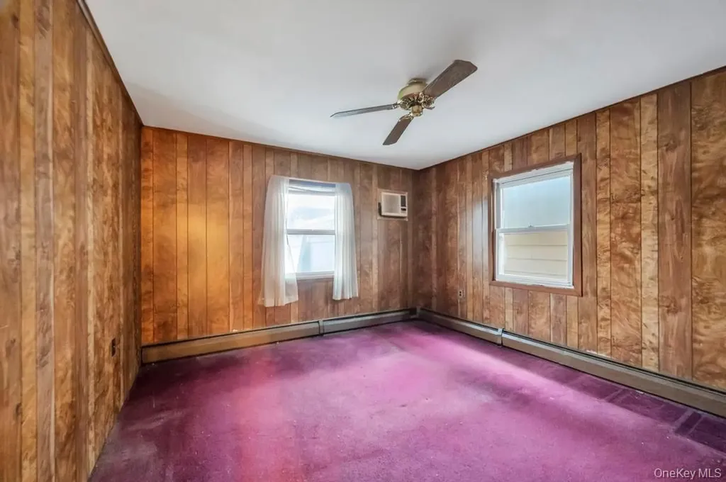 33 Pond Lane Levittown NY 11756