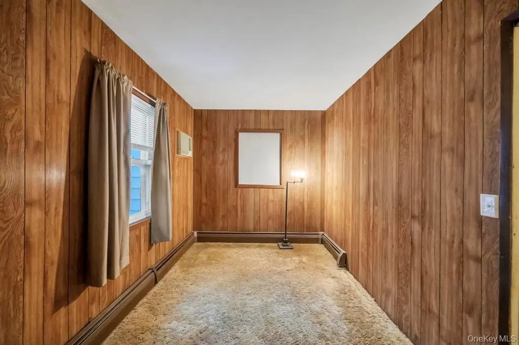 33 Pond Lane Levittown NY 11756