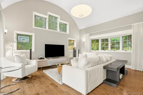 22 Taunton Road Scarsdale NY 10583