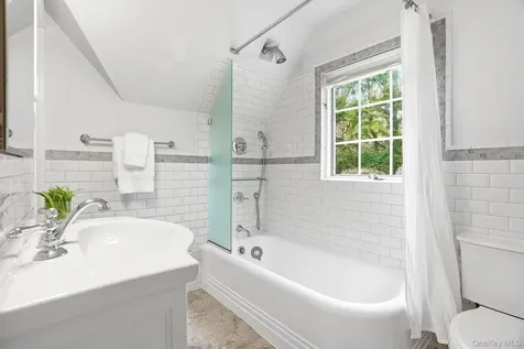 22 Taunton Road Scarsdale NY 10583