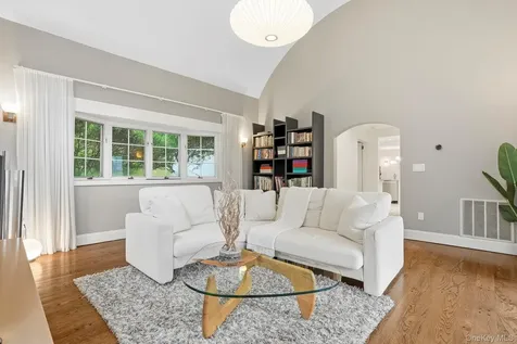 22 Taunton Road Scarsdale NY 10583