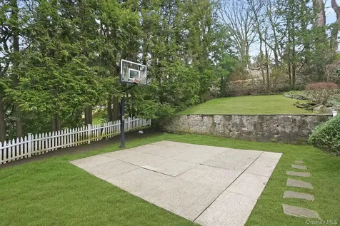 22 Taunton Road Scarsdale NY 10583