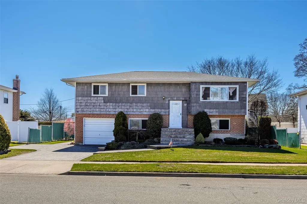 37 Evergreen Avenue Bethpage NY 11714