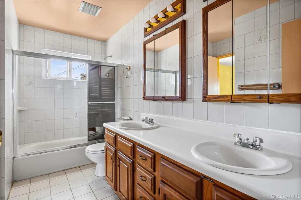 37 Evergreen Avenue Bethpage NY 11714