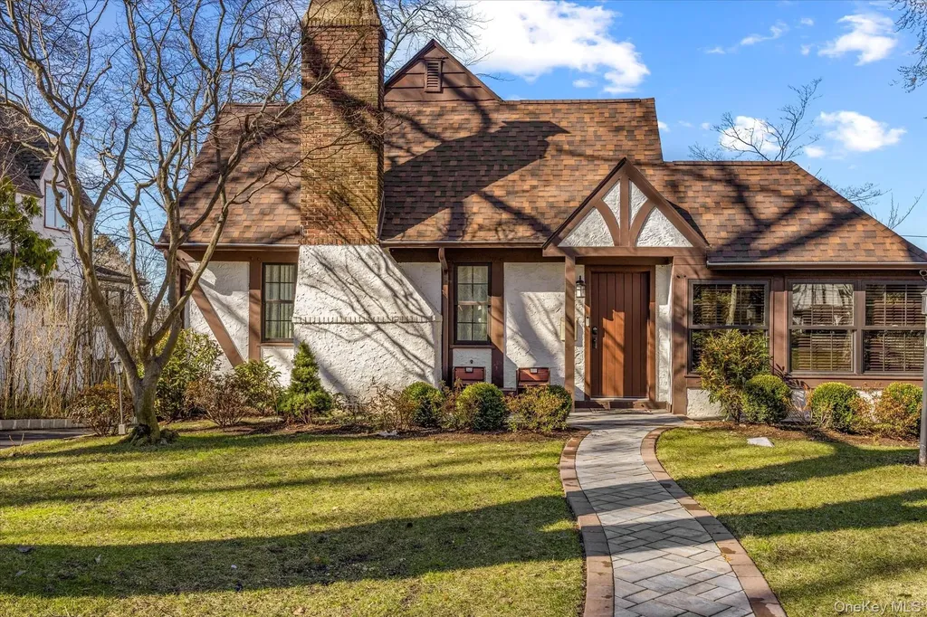 45 Tain Drive Great Neck NY 11021