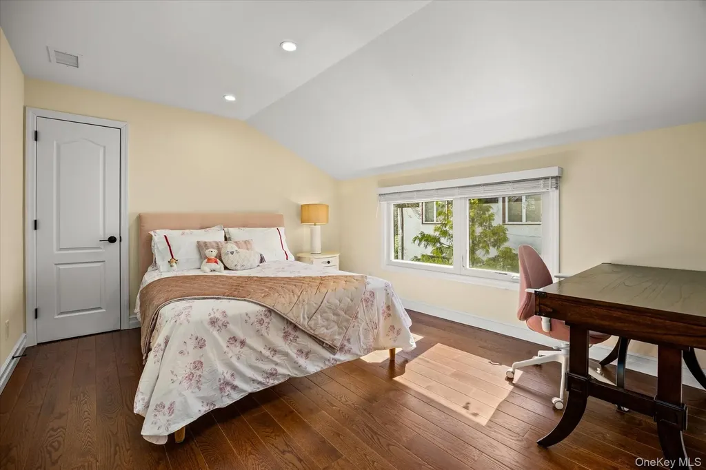 45 Tain Drive Great Neck NY 11021