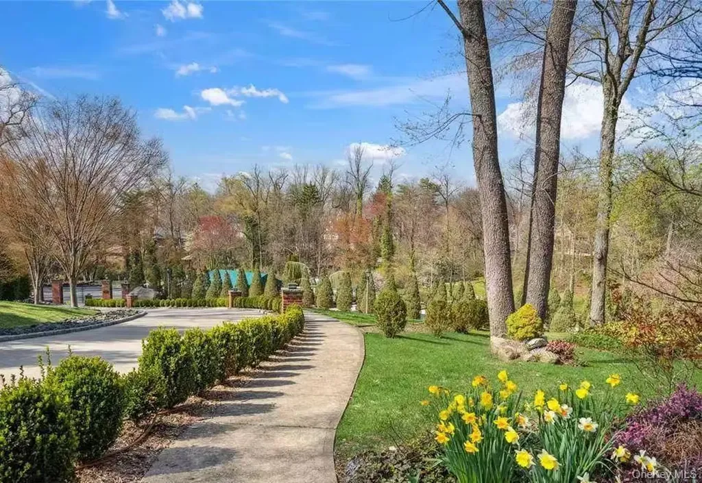 45 Tain Drive Great Neck NY 11021