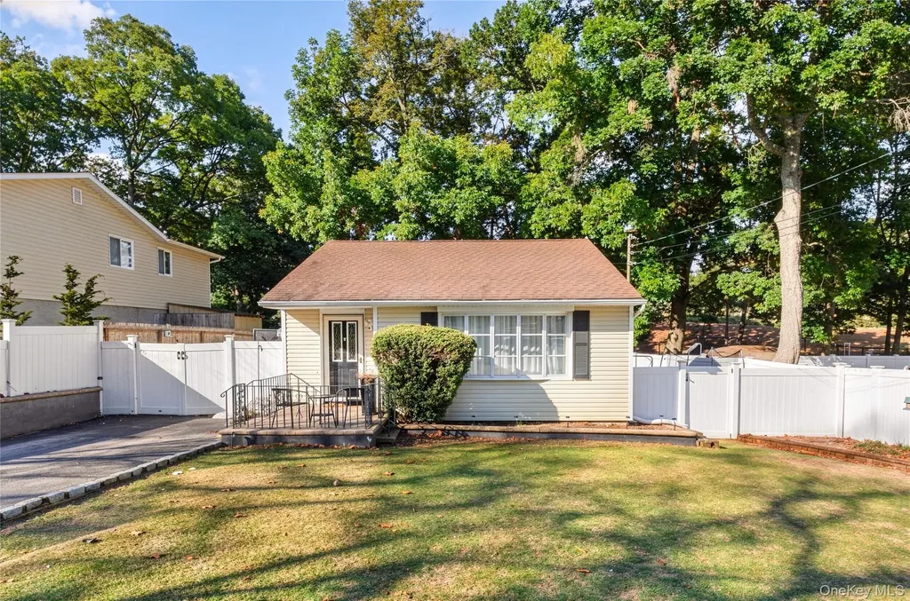 193 Maple Road Wading River NY 11792