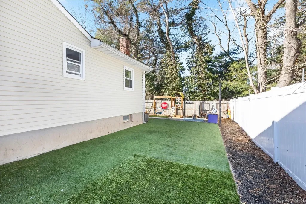 193 Maple Road Wading River NY 11792