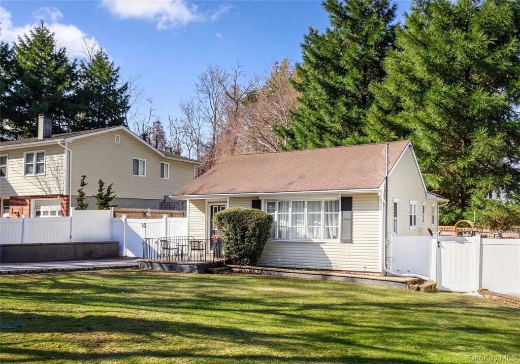 193 Maple Road Wading River NY 11792