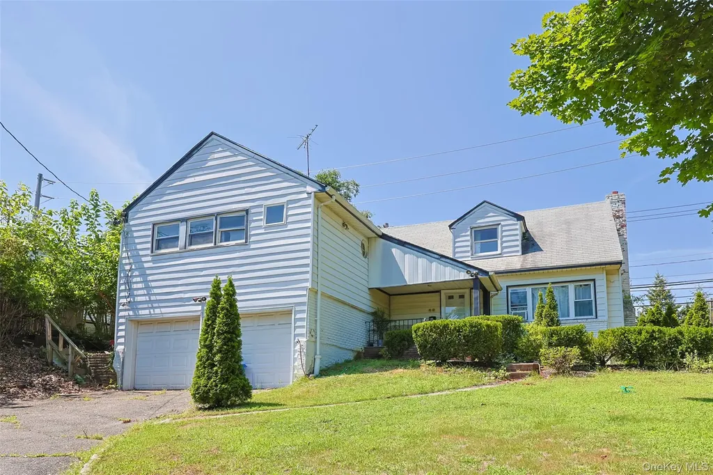 84 Middle Neck Road Roslyn NY 11576