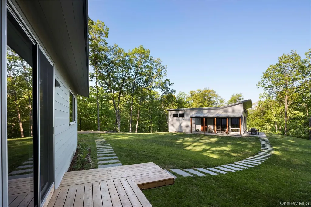 425 Lake Drive Rhinebeck NY 12572