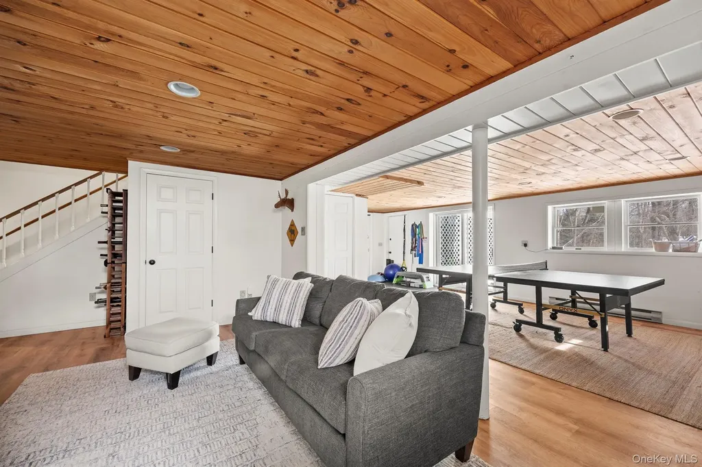 17 Elm Street Red Hook NY 12571