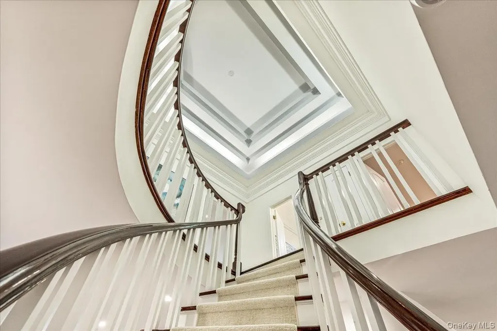 29 Winter Lane Dix Hills NY 11746