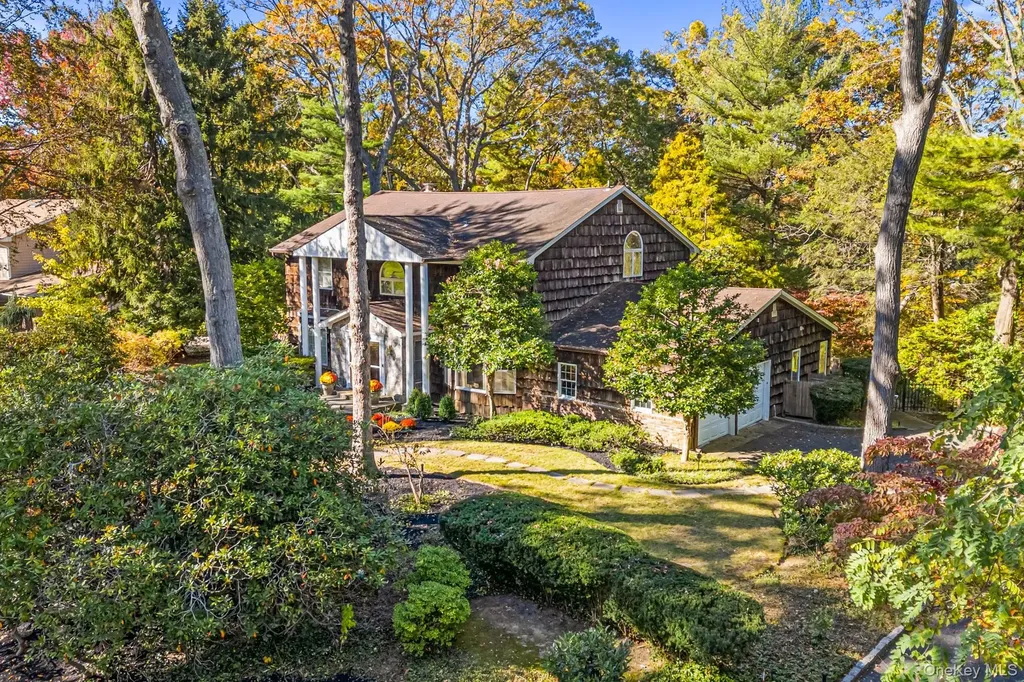 29 Winter Lane Dix Hills NY 11746